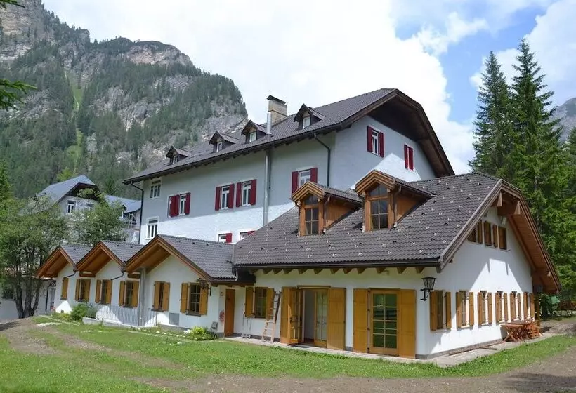 فندق Croda Rossa