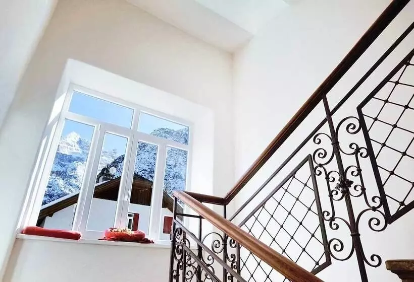 فندق Croda Rossa