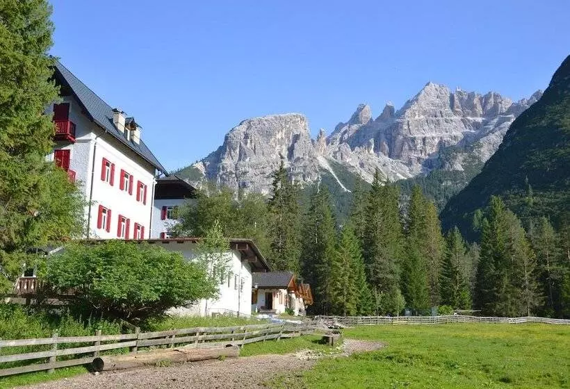 فندق Croda Rossa