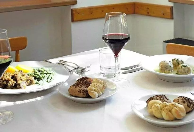 فندق Croda Rossa