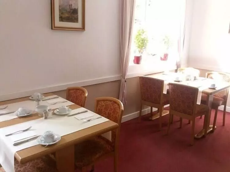 ホテル Garni Bernhard Am See