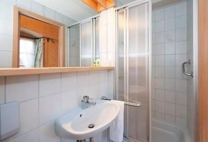 ホテル Garni Bernhard Am See