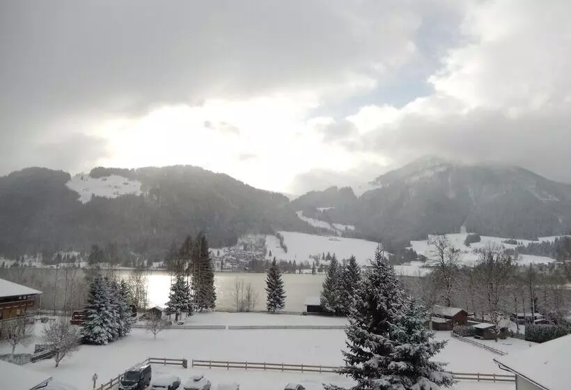 ホテル Garni Bernhard Am See