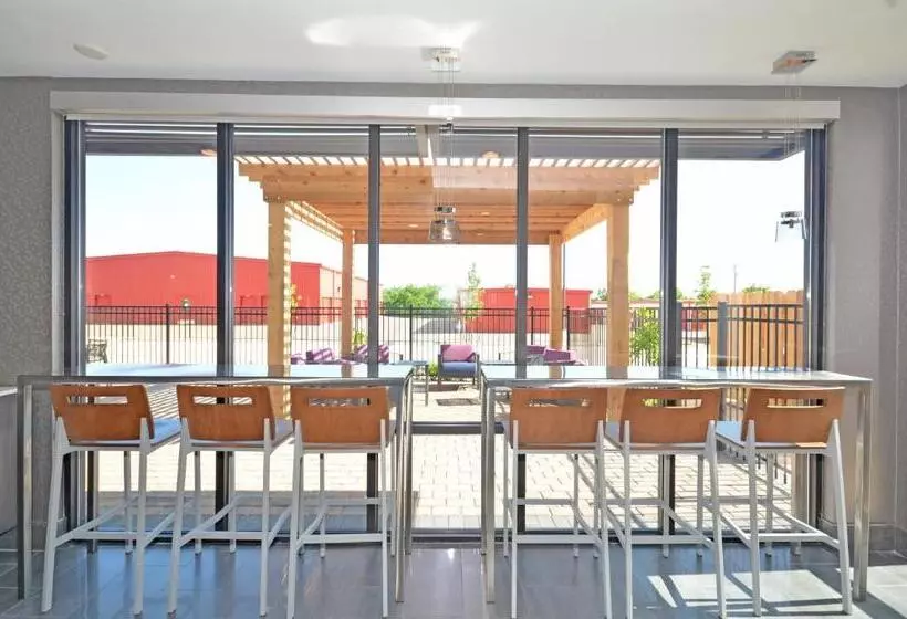 ホテル Holiday Inn Express & Suites Oklahoma City Mid   Arpt Area, An Ihg