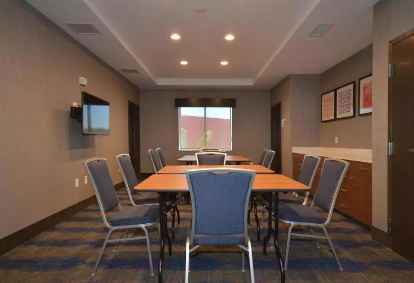 ホテル Holiday Inn Express & Suites Oklahoma City Mid   Arpt Area, An Ihg
