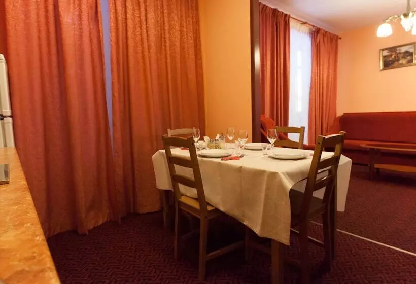 Hotel House Of The Hunter