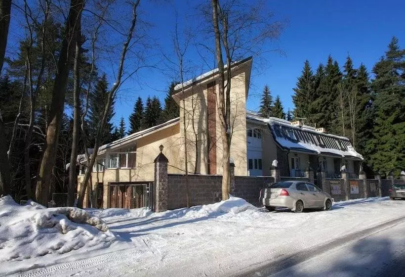 Hotel House Of The Hunter