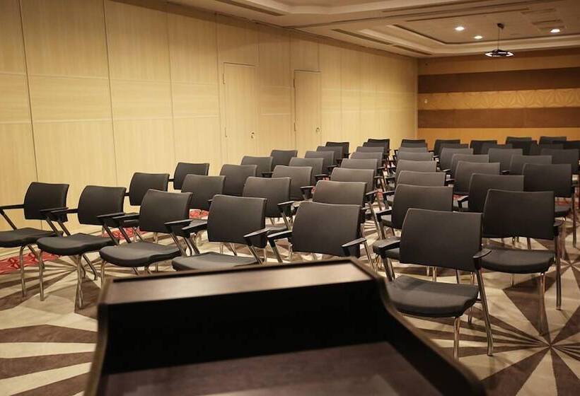 فندق Merit Royal