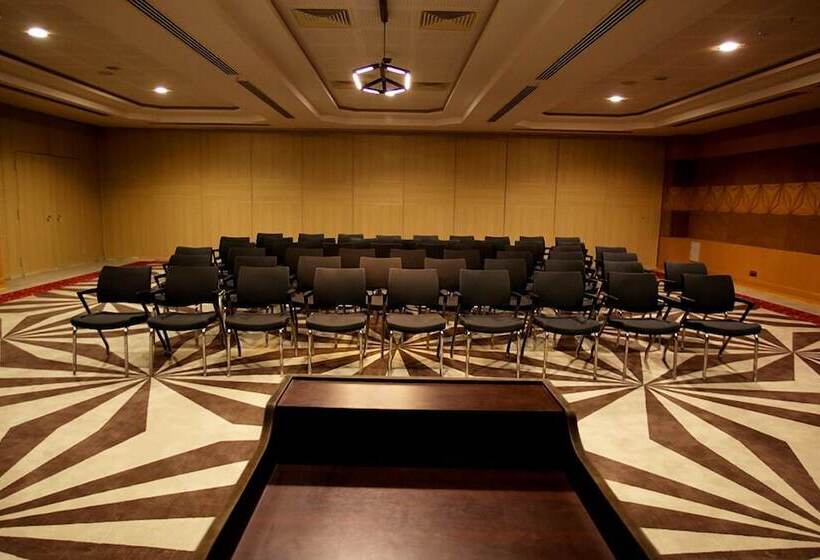 فندق Merit Royal