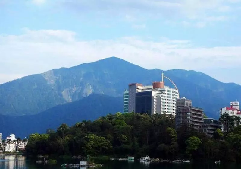 هتل The Wen Wan Resort