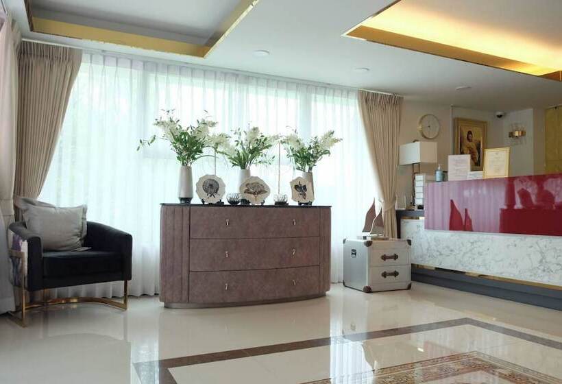 Christella Hotel Laemchabang