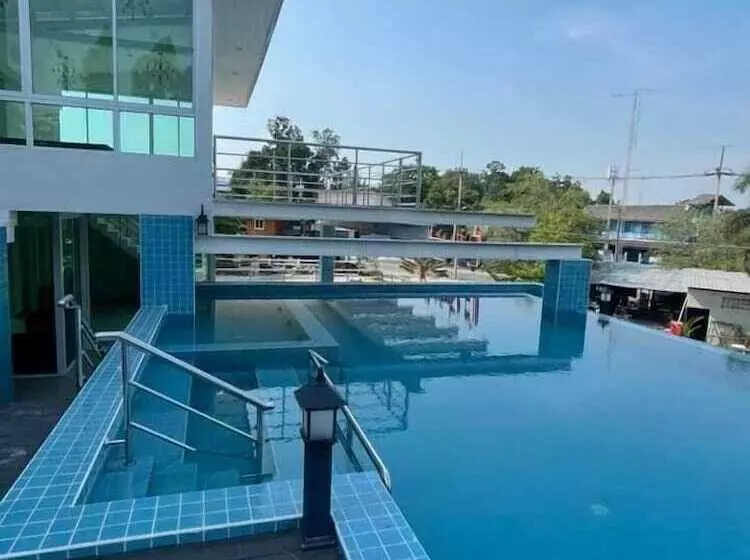Christella Hotel Laemchabang