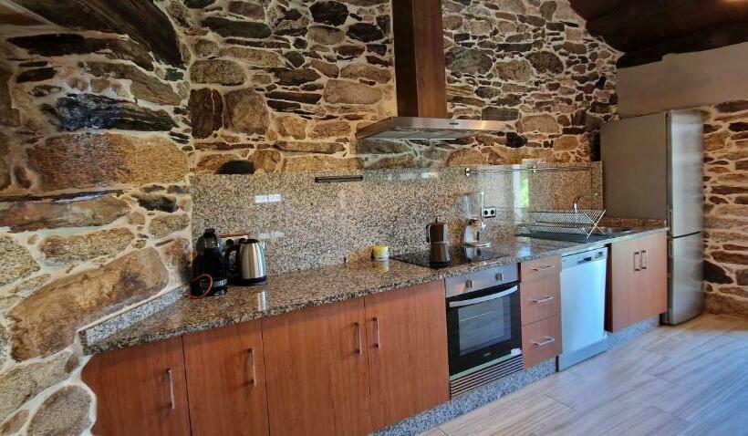 Finca La Cuevona Del Camino Guitiriz