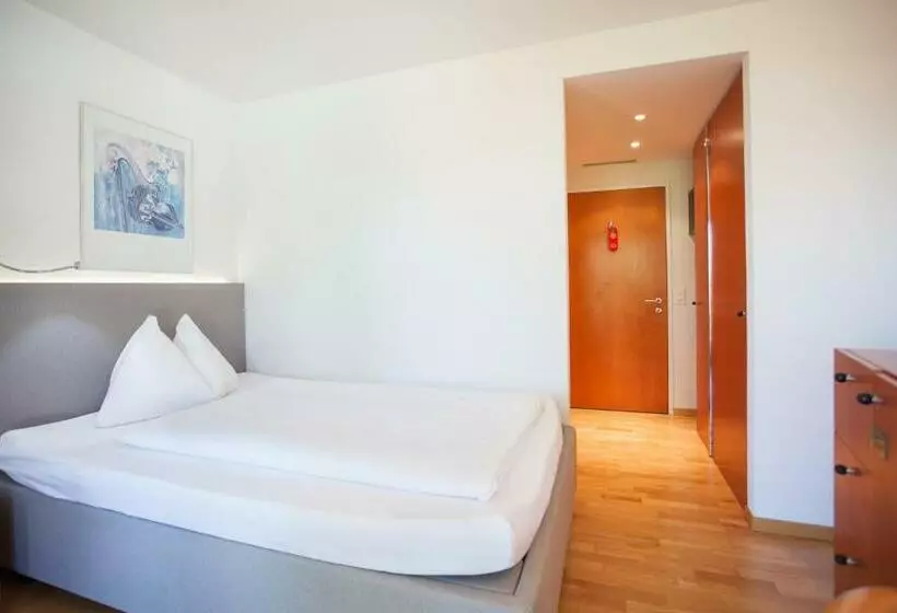 Hotelli Guesthouse Zurzach   Self Check In