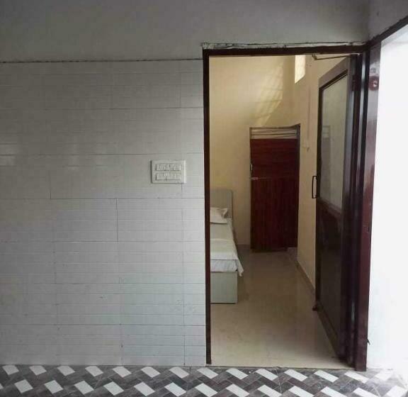 호텔 Spot On 92464 Sky View