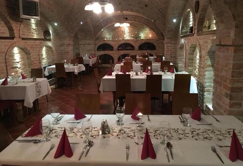 Merlot Borhotel és Látványpince