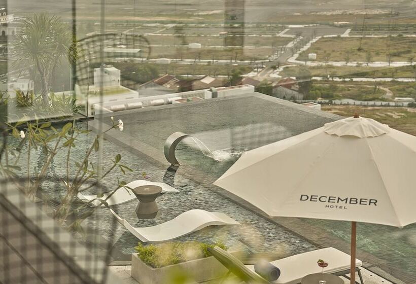 هتل December