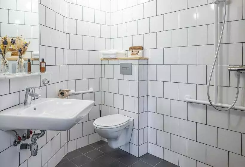 ホテル Eklo Paris Roissy Cdg Airport