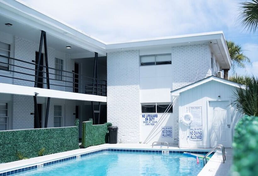 בית מלון כפרי 300 Tenth