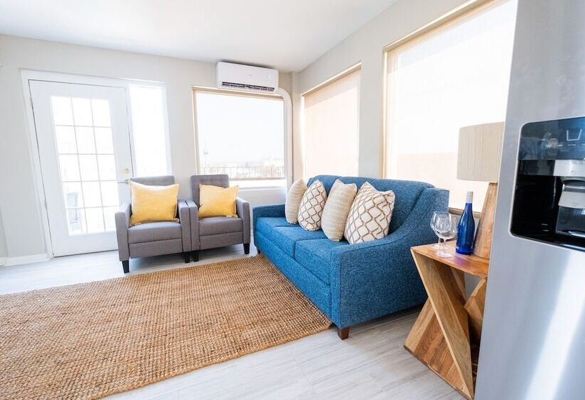 בית מלון כפרי 300 Tenth