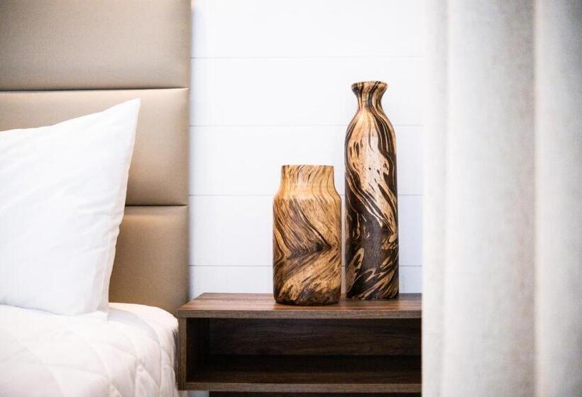 בית מלון כפרי 300 Tenth