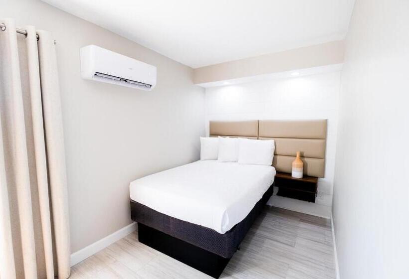 בית מלון כפרי 300 Tenth