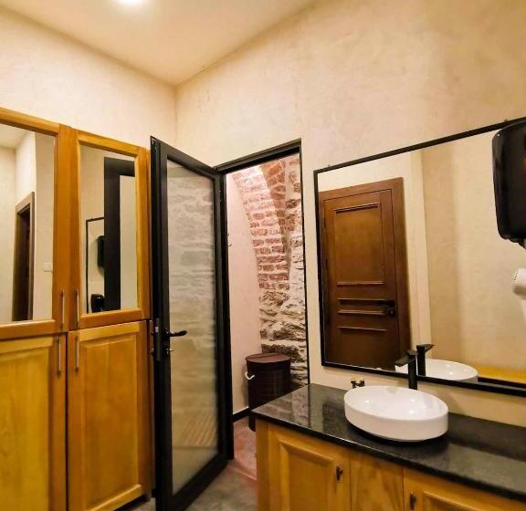 هتل Helvecija 1880