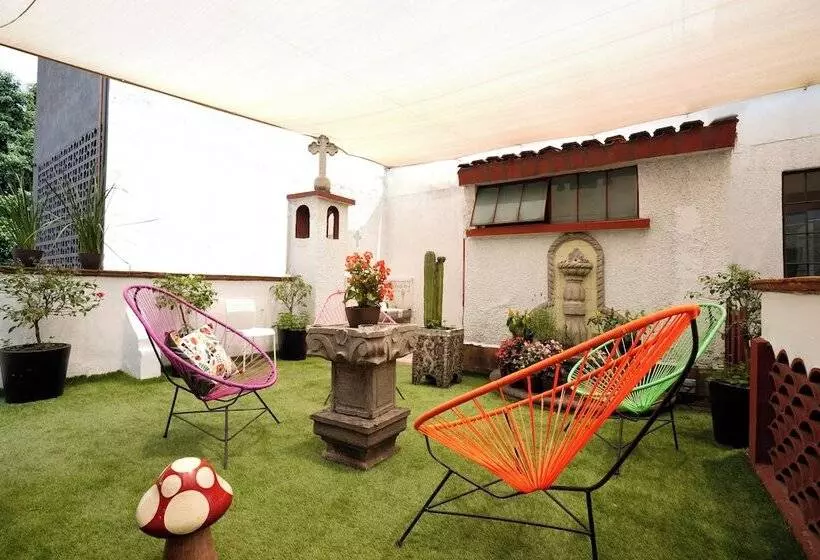 پانسیون Hostal Fungi Casa Rosa