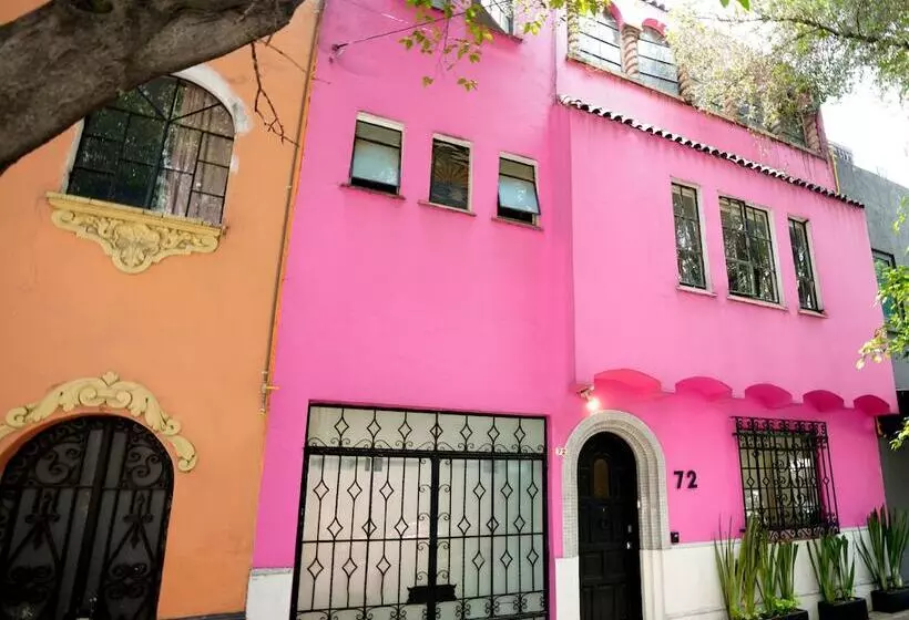 پانسیون Hostal Fungi Casa Rosa