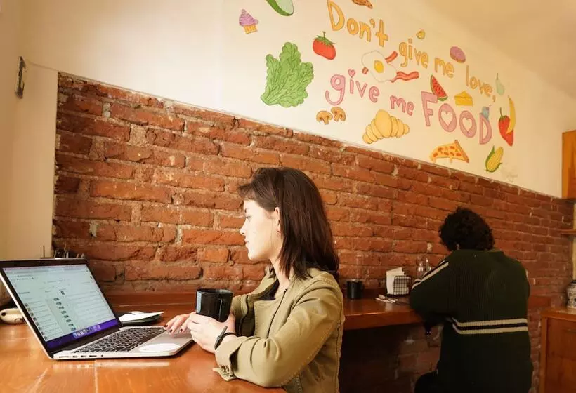 پانسیون Hostal Fungi Casa Rosa