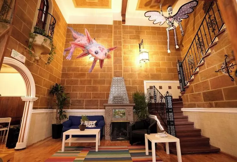 پانسیون Hostal Fungi Casa Rosa