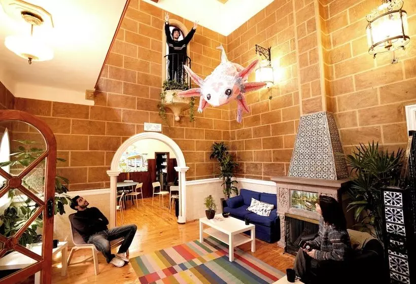 پانسیون Hostal Fungi Casa Rosa