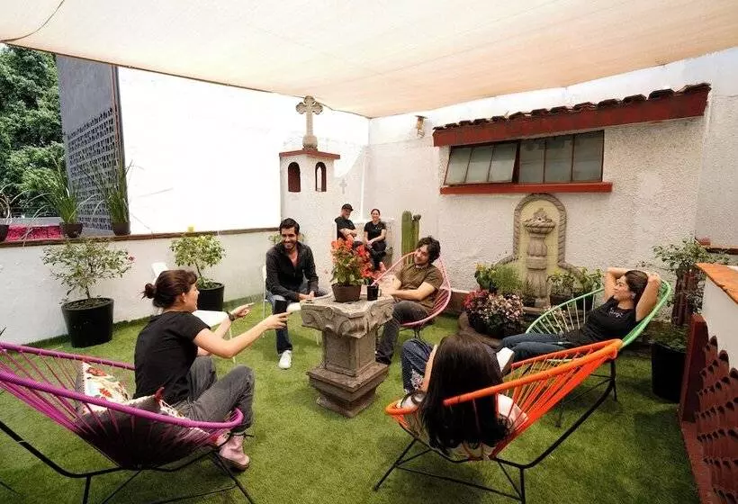 پانسیون Hostal Fungi Casa Rosa