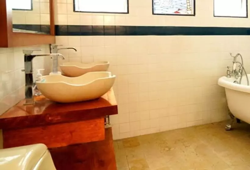 پانسیون Hostal Fungi Casa Rosa