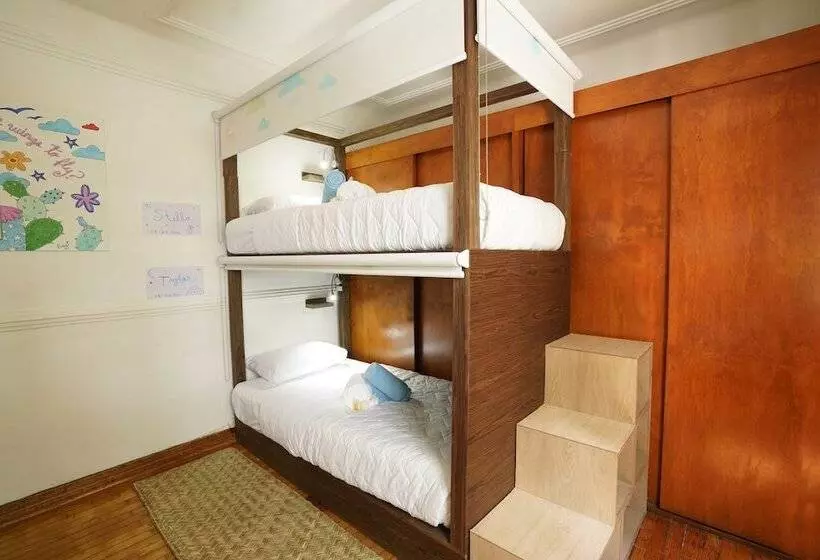 پانسیون Hostal Fungi Casa Rosa