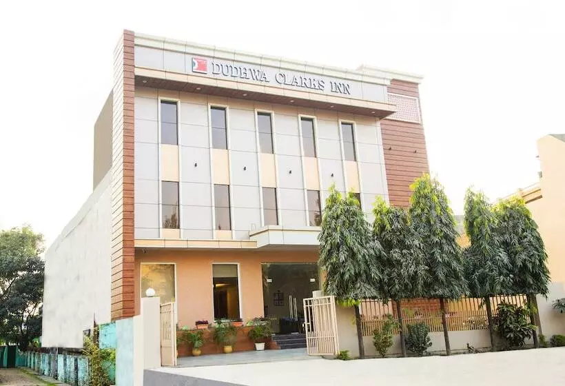 Hotelli Clarks Inn Dudhwa