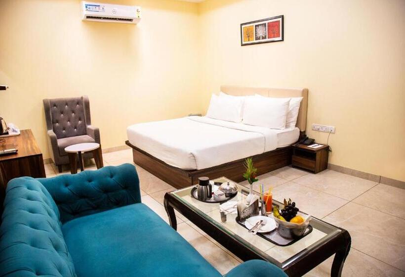 Hotel Clarks Inn Dudhwa