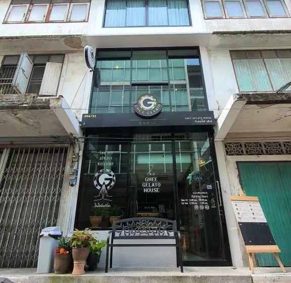 تختخواب و صبحانه Ghee Gelato House