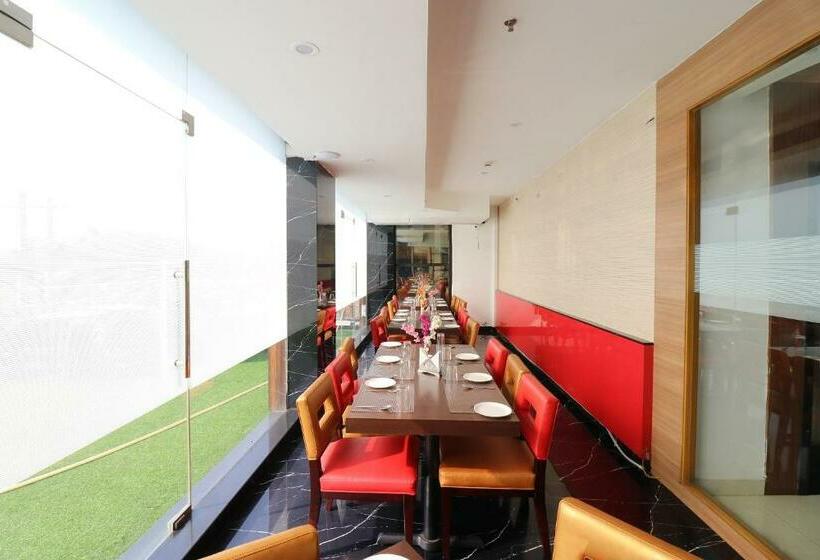 בית מלון כפרי Ambassador Royale