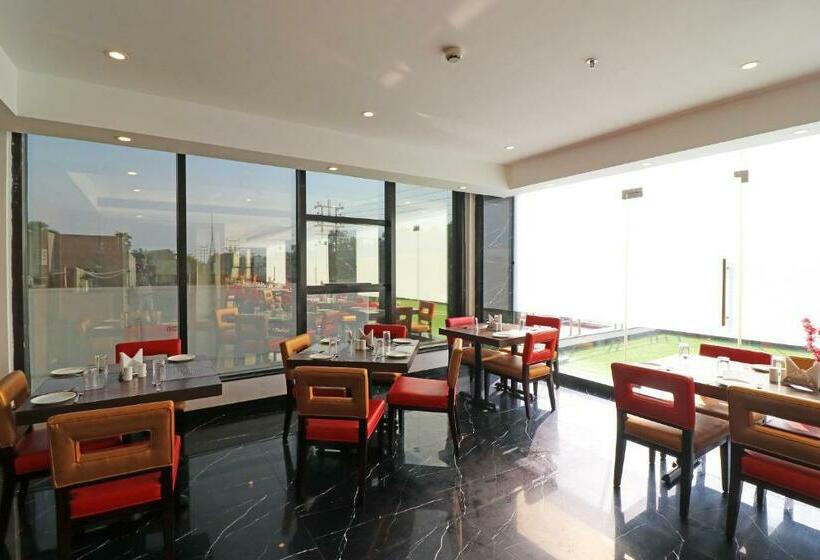 בית מלון כפרי Ambassador Royale