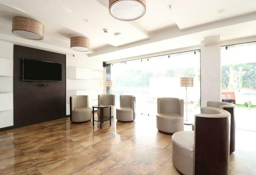 בית מלון כפרי Ambassador Royale