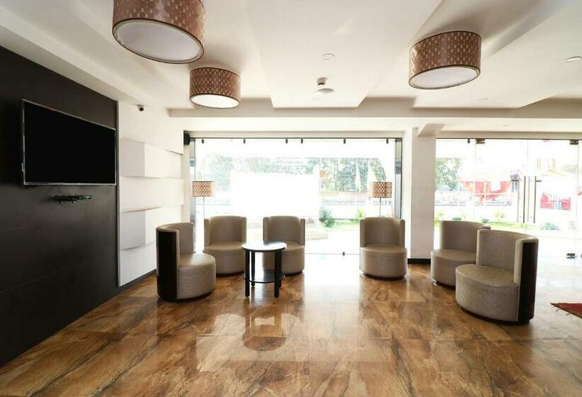 בית מלון כפרי Ambassador Royale