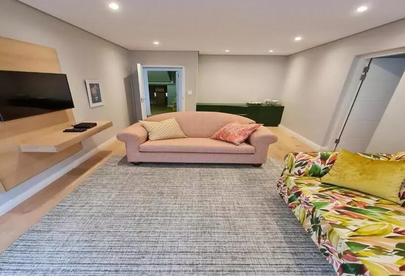 Aamiaismajoitus (B&B) Mount Edgecombe Estate Lodge