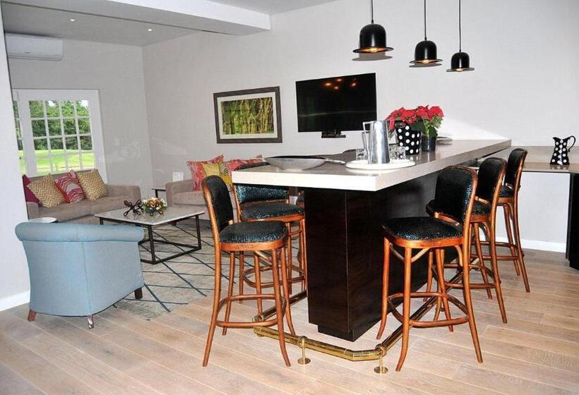 ベッドアンドブレックファースト Mount Edgecombe Estate Lodge