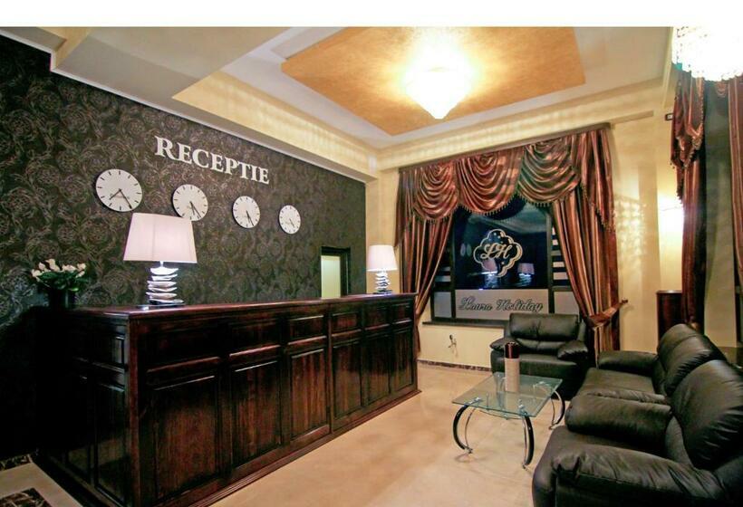 Отель Laura Holiday