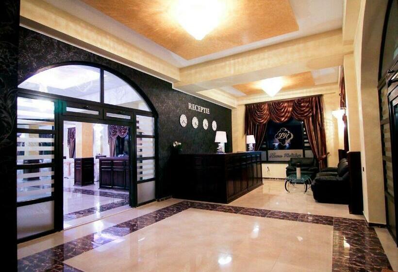 Отель Laura Holiday