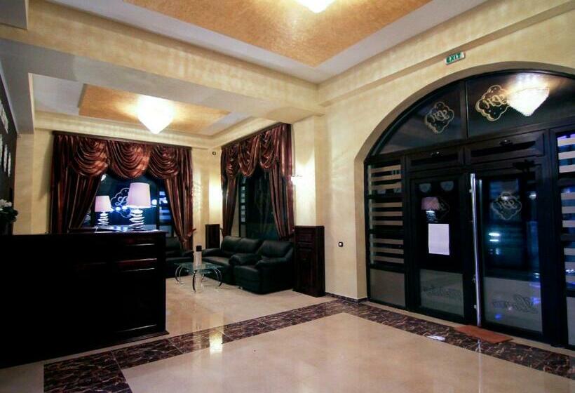 Отель Laura Holiday