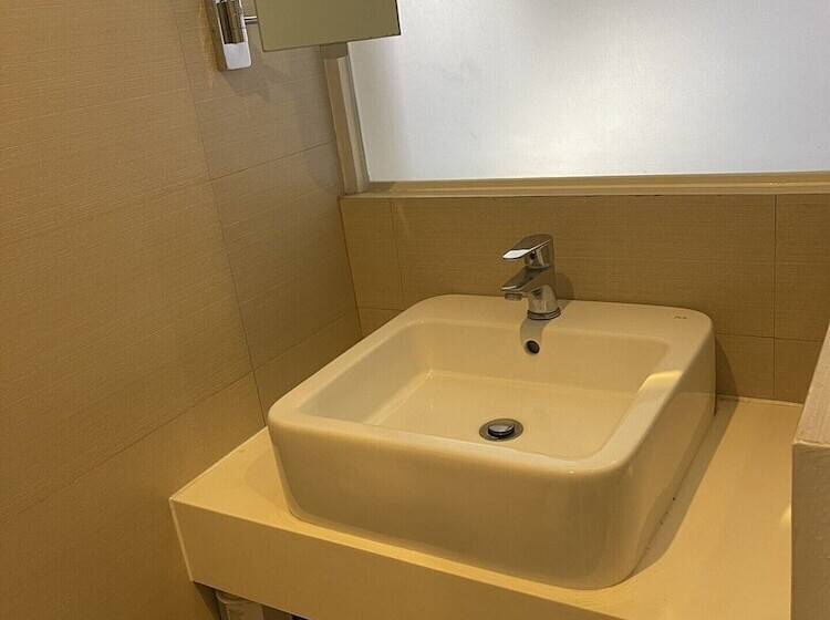 Wow Budget Hotel Cubao