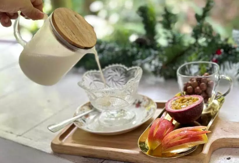 تختخواب و صبحانه Nua Tone Resort Bang Tao & Cafe