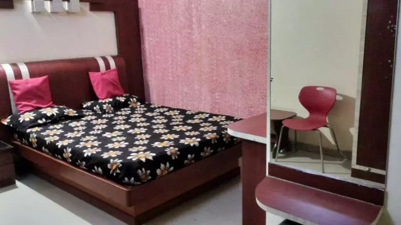هتل Goroomgo Jagannath Lodge Puri Near Jagannath Temple & Grand Road   Travelers Recommended
